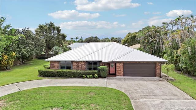 8303 SE Cumberland Circle, Hobe Sound, FL 33455