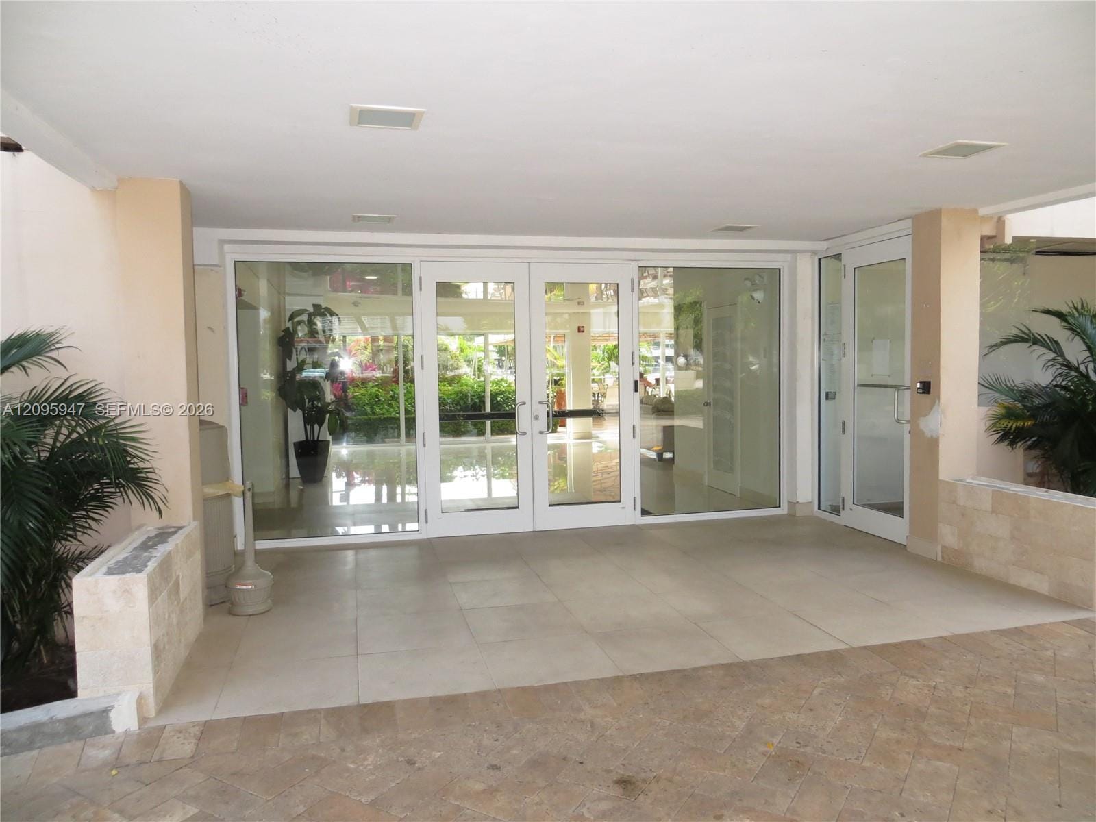 220 Kings Point Drive 606, Sunny Isles Beach, FL 33160 photo 23