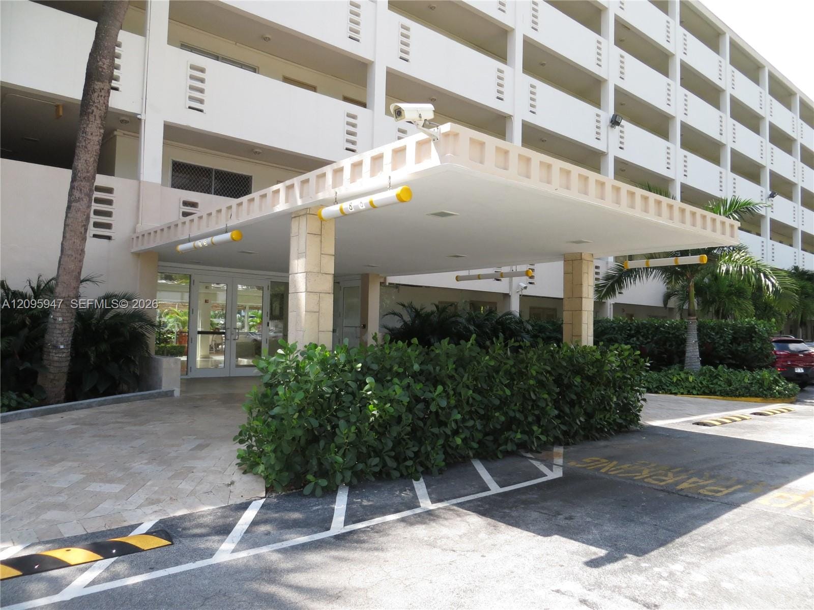 220 Kings Point Drive 606, Sunny Isles Beach, FL 33160 photo 24