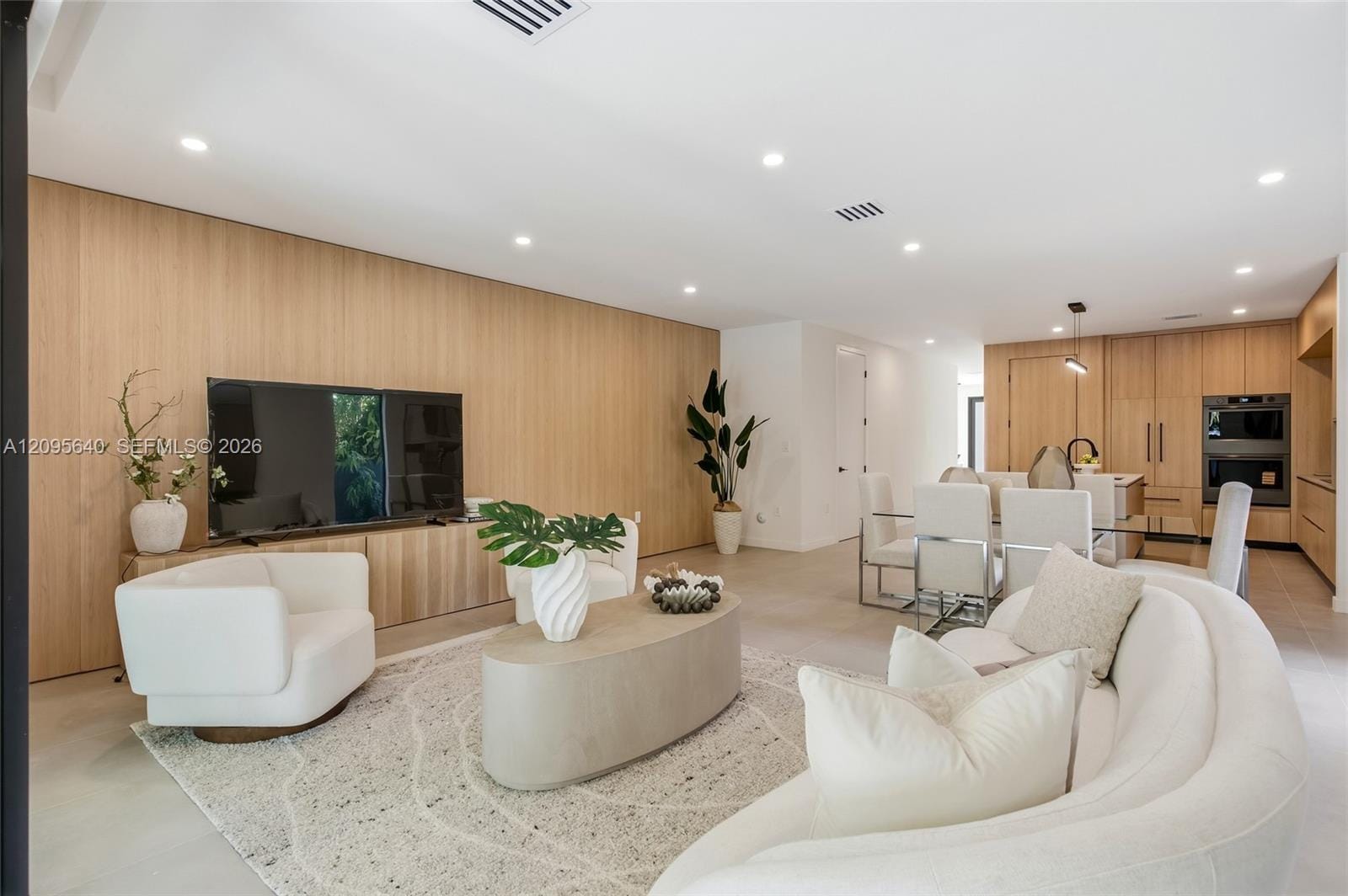 2619 SW 31st Place — photo 4