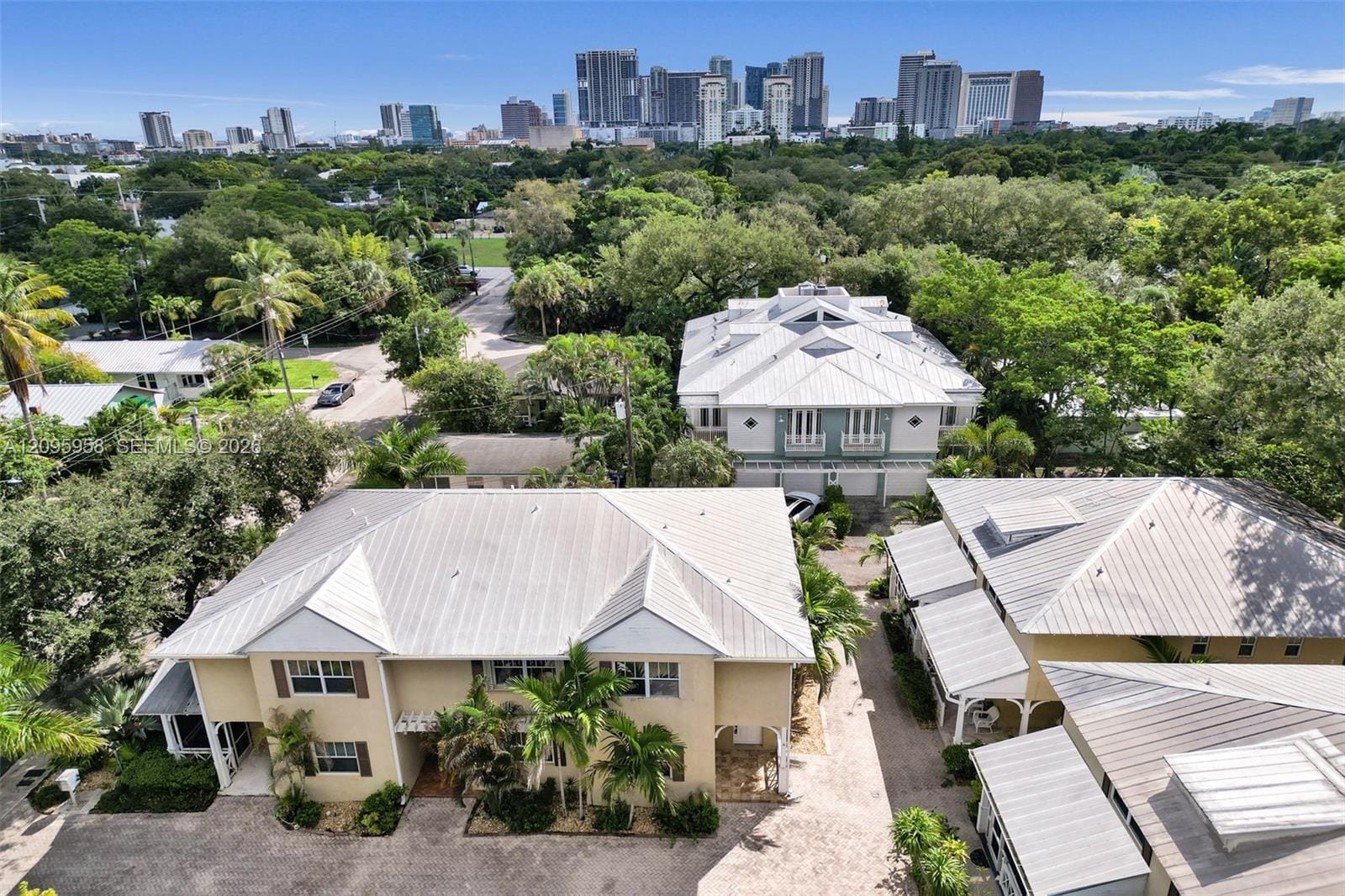 1212 W Las Olas Boulevard — photo 2