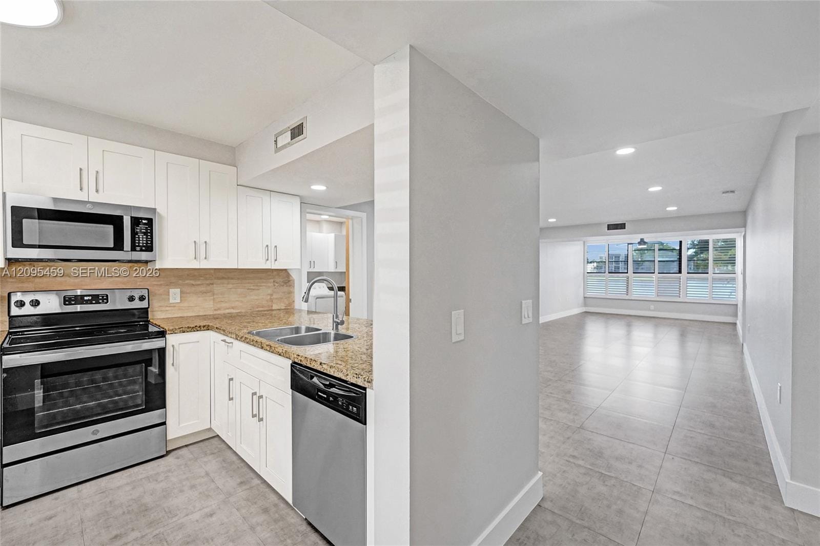 1522 Whitehall Drive 106 — photo 4