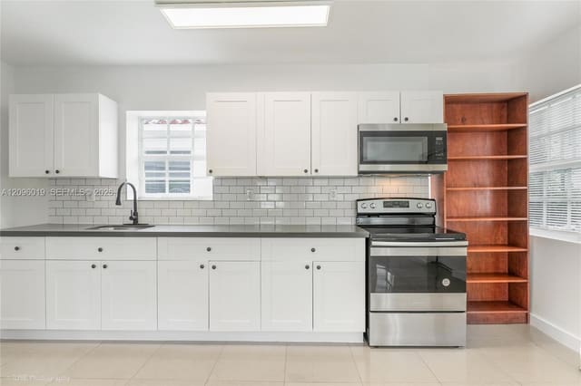 1945 Marseille Drive 4, Miami Beach, FL 33141