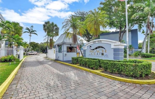 9371 Fontainebleau Boulevard I220, Miami, FL 33172