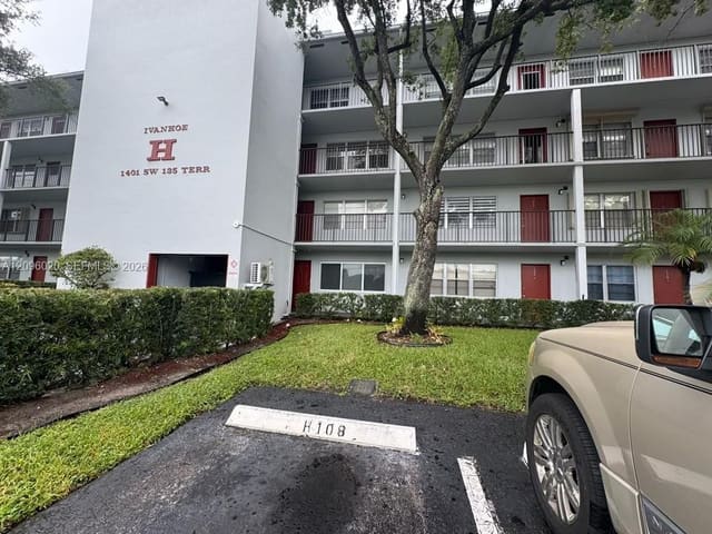 1401 SW 135th Terrace 108H, Pembroke Pines, FL 33027