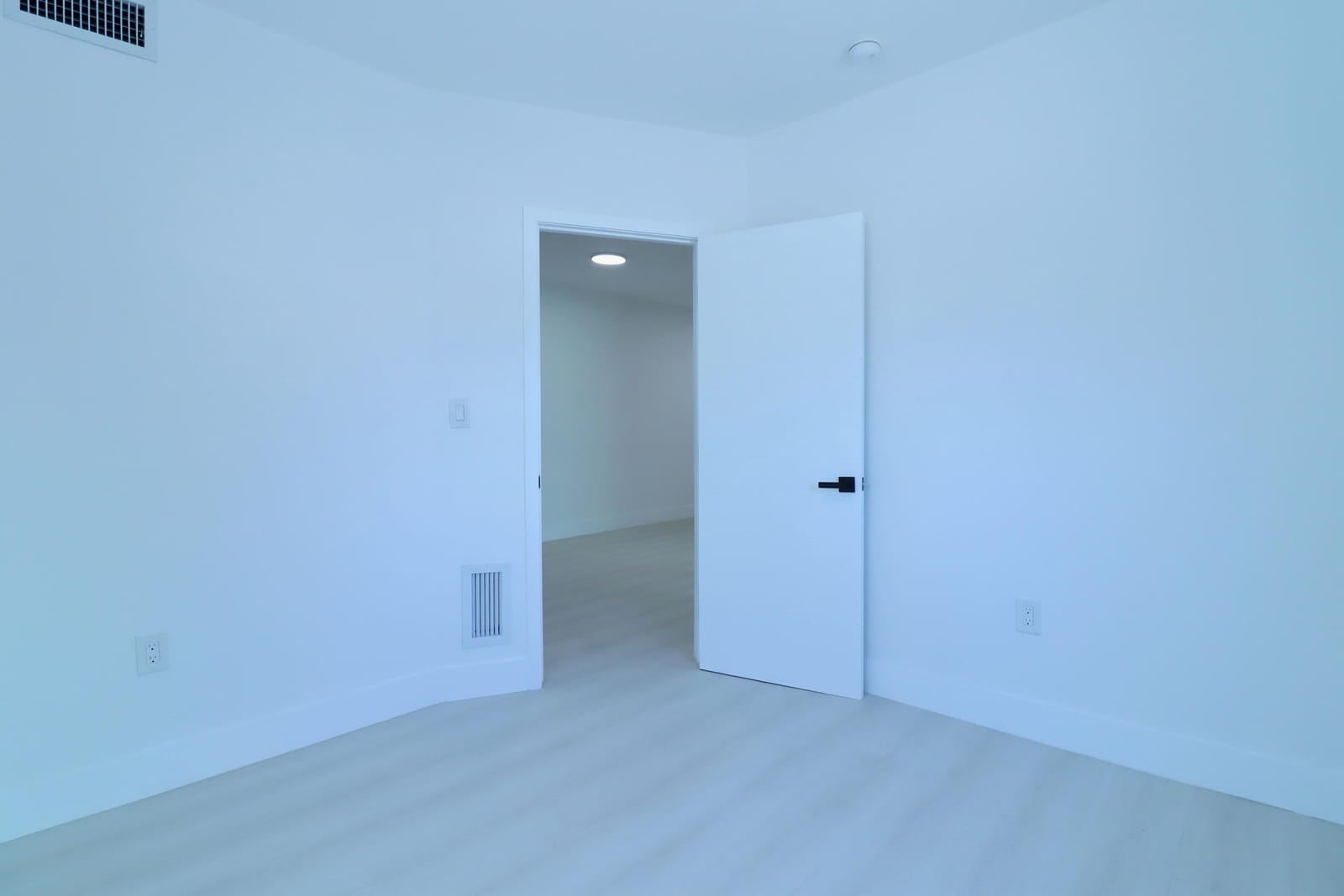 1814 NW 2nd Court 3 — photo 4
