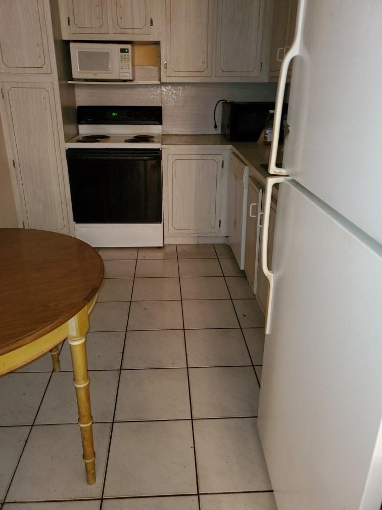 1200 SAINT CHARLES Place 409, Pembroke Pines, FL 33026 photo 5