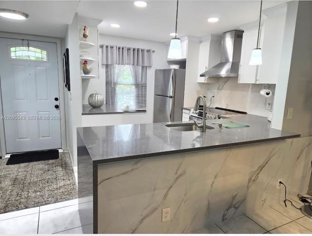 7205 NW 4th Place 106, Margate, FL 33063