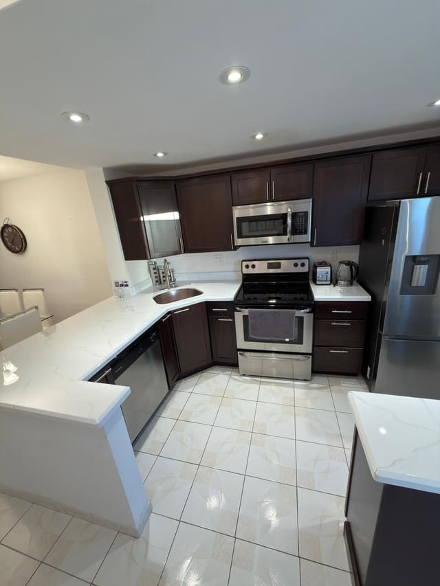450 PARADISE ISLE Boulevard 201, Hallandale Beach, FL 33009