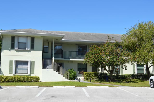 301 SABAL RIDGE Circle F, Palm Beach Gardens, FL 33418