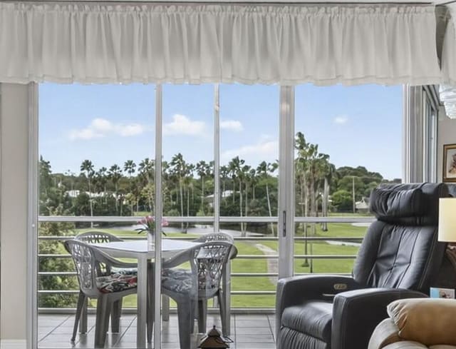 3871 Via Poinciana 407, Lake Worth, FL 33467