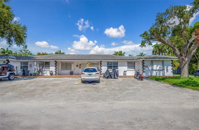 213 SE PARK Street 1-6, Dania Beach, FL 33004