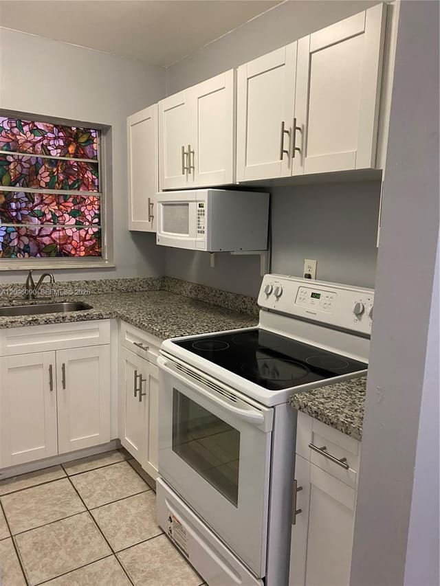 140 Royal Palm Road 207, Hialeah Gardens, FL 33016