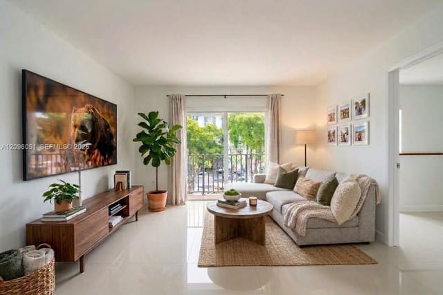4709 NW 7th Street 305-9, Sunset Estates, Miami, FL