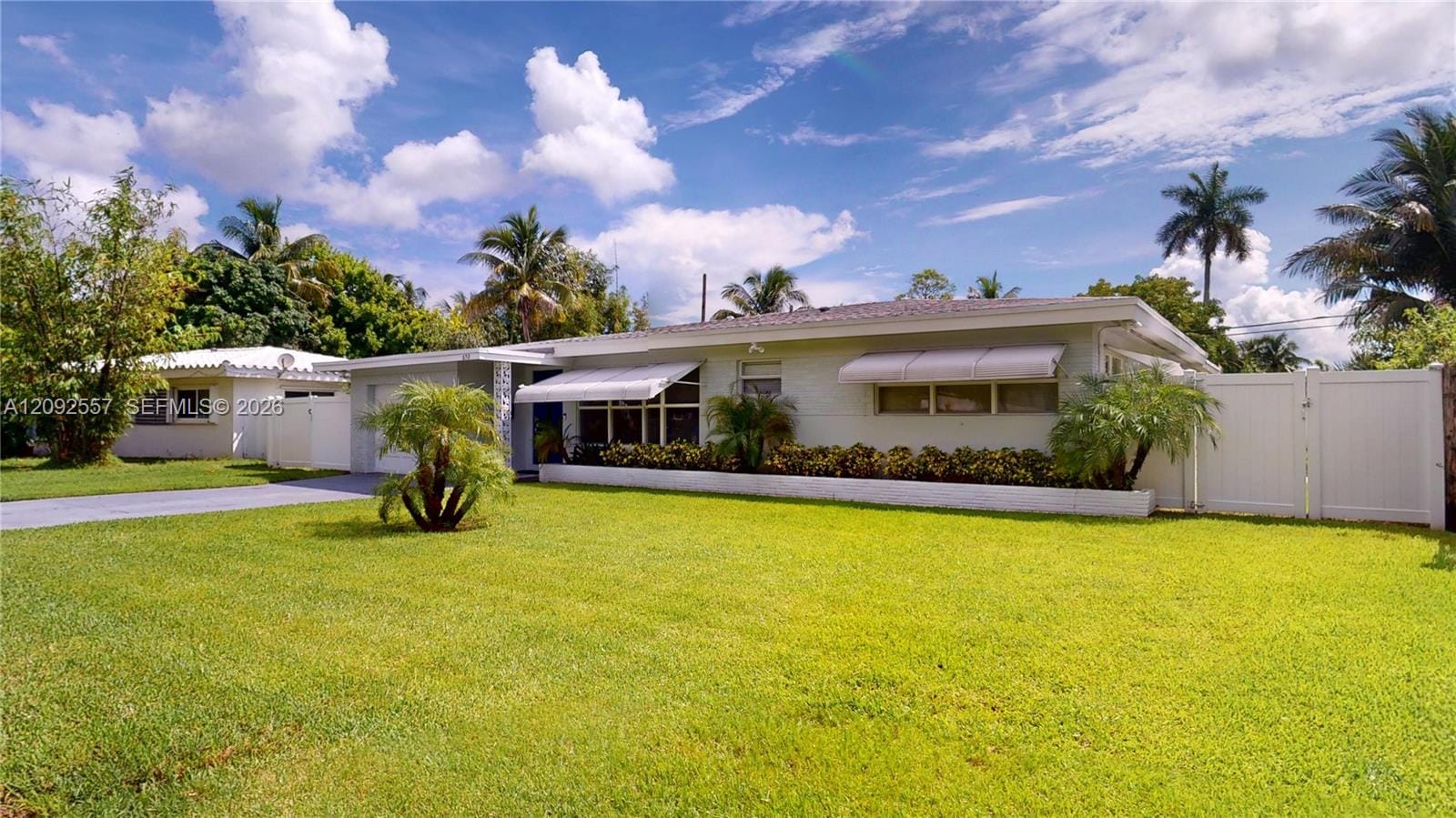 650 E Evanston Circle, Fort Lauderdale, FL 33312 photo 2