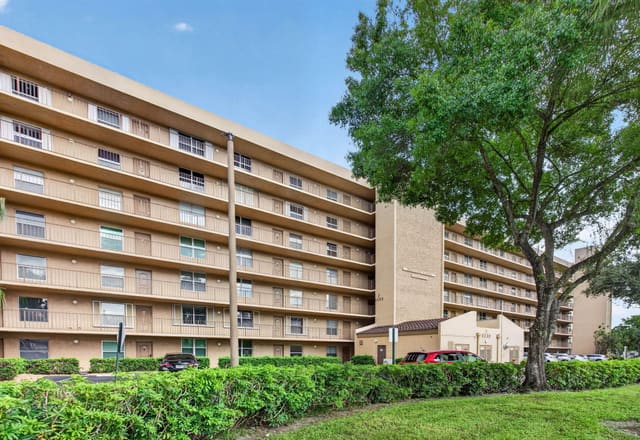 4550 NW 18TH Avenue 107, Deerfield Beach, FL 33064