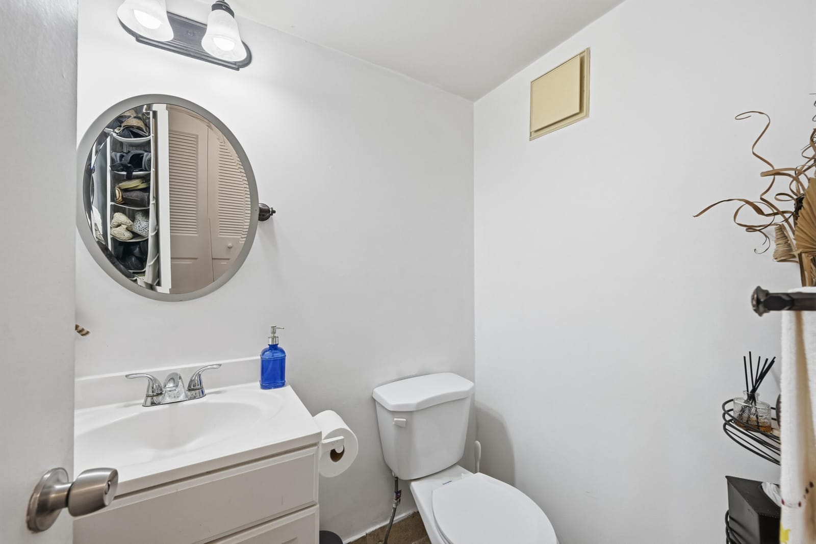 551 DURHAM Circle T — photo 11