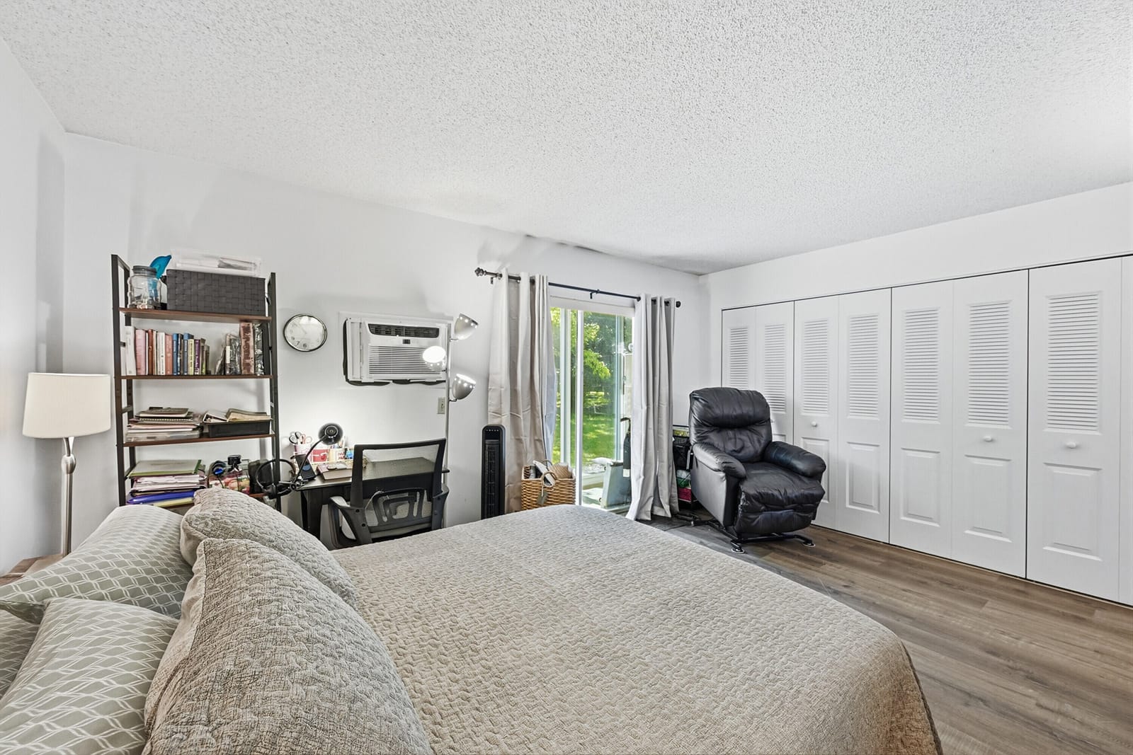 551 DURHAM Circle T — photo 12