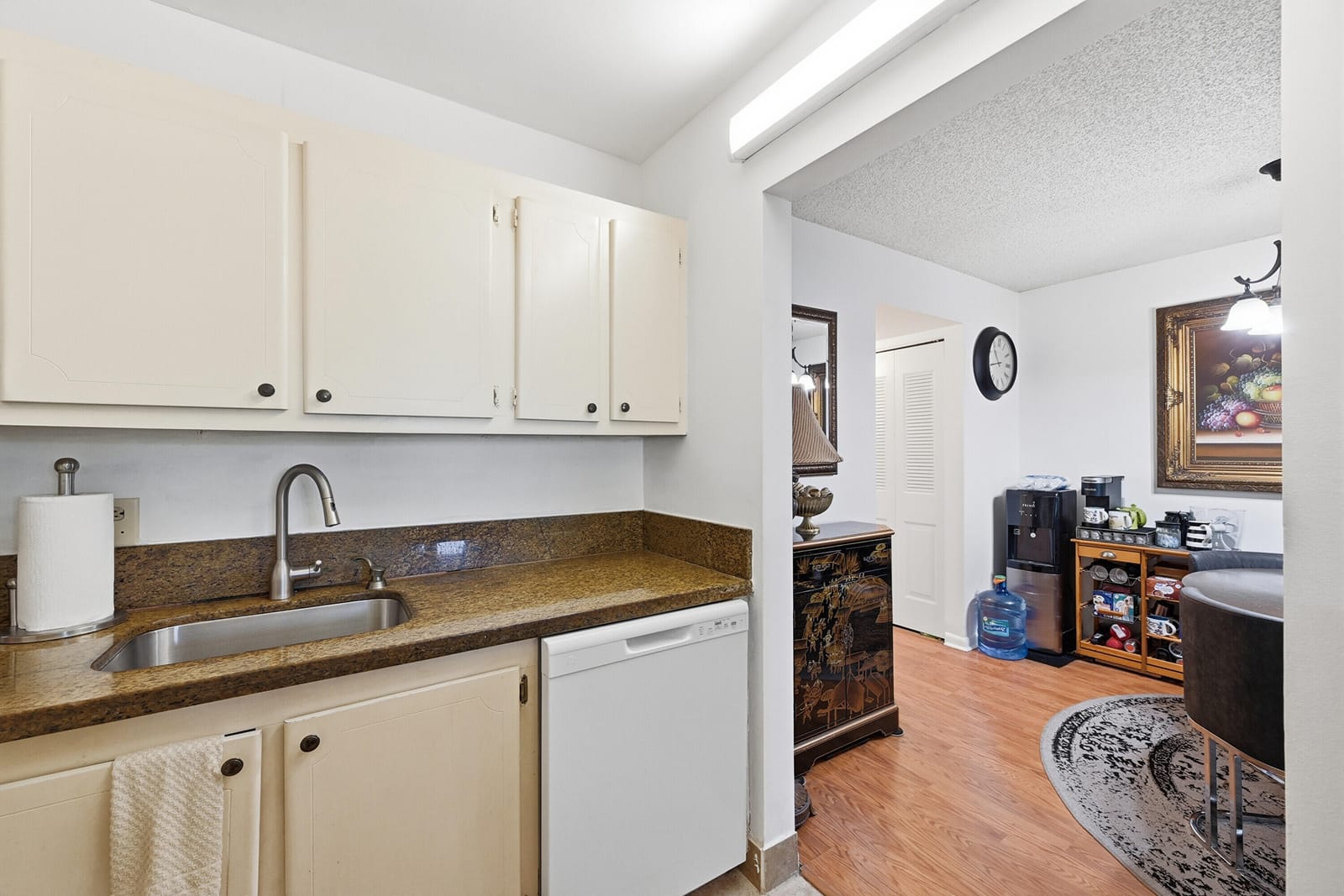 551 DURHAM Circle T — photo 10