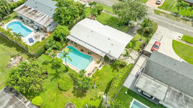 10511 SW 53rd Street, Miami, FL 33165
