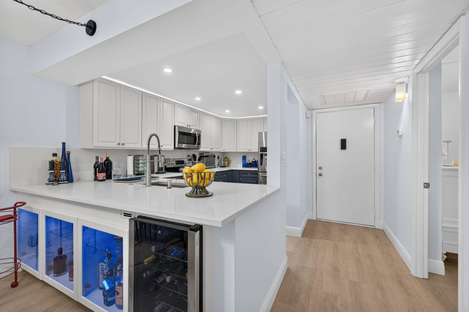 8 Royal Palm Way 104 — photo 3