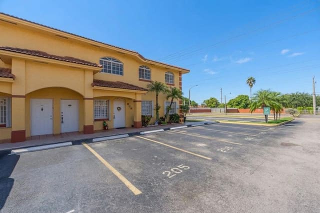 7520 W 20TH Avenue 206, Hialeah, FL 33016
