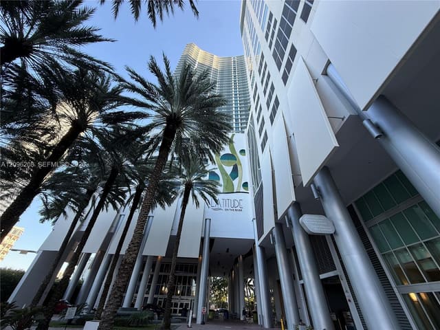 185 SW 7th Street 3707, Miami, FL 33130