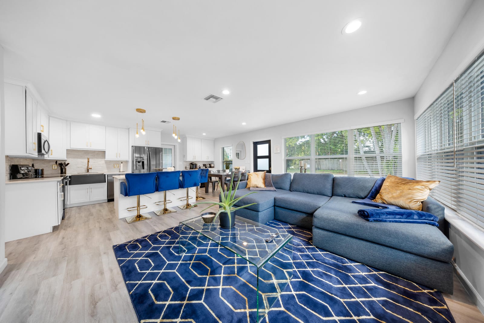 700 NE 16TH Court — photo 8