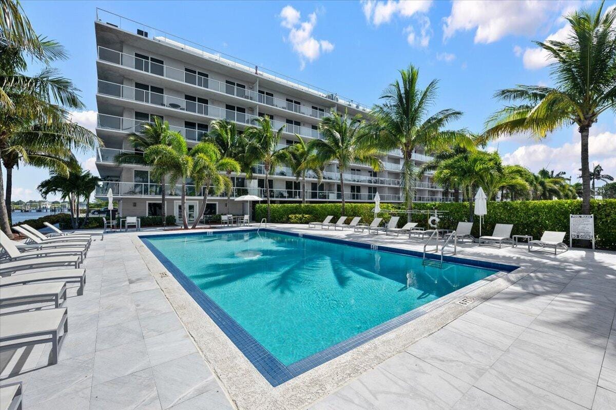 2560 S Ocean Boulevard, Palm Beach, FL 33480 photo 22