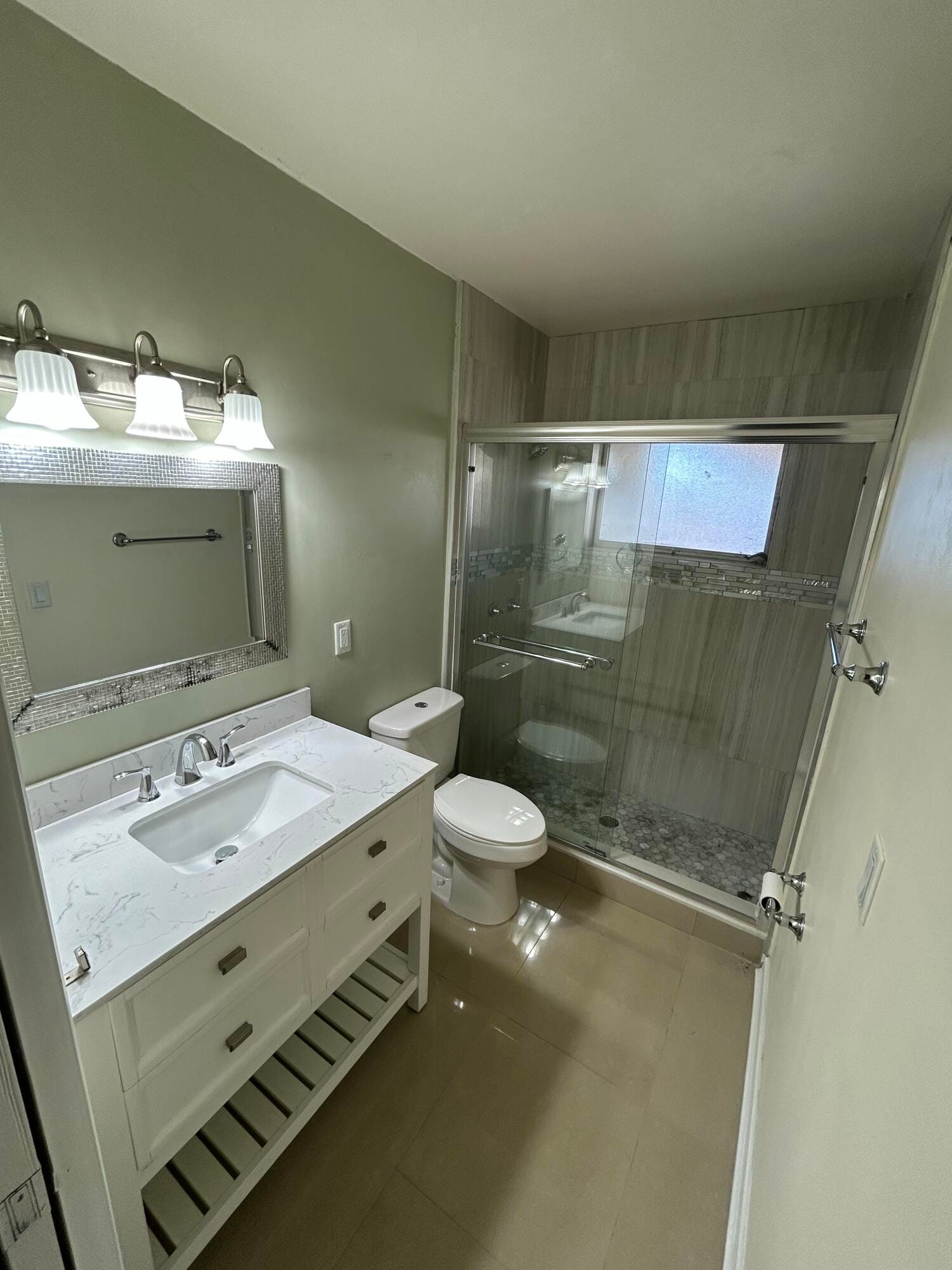 2956 Crosley Drive E C — photo 2