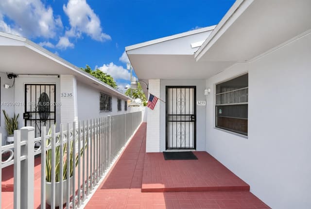 3233 SW 25th Street 2, Miami, FL 33133