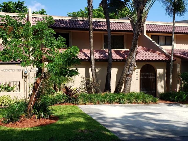 3746 Alcantara Avenue 70-D, Doral, FL 33178