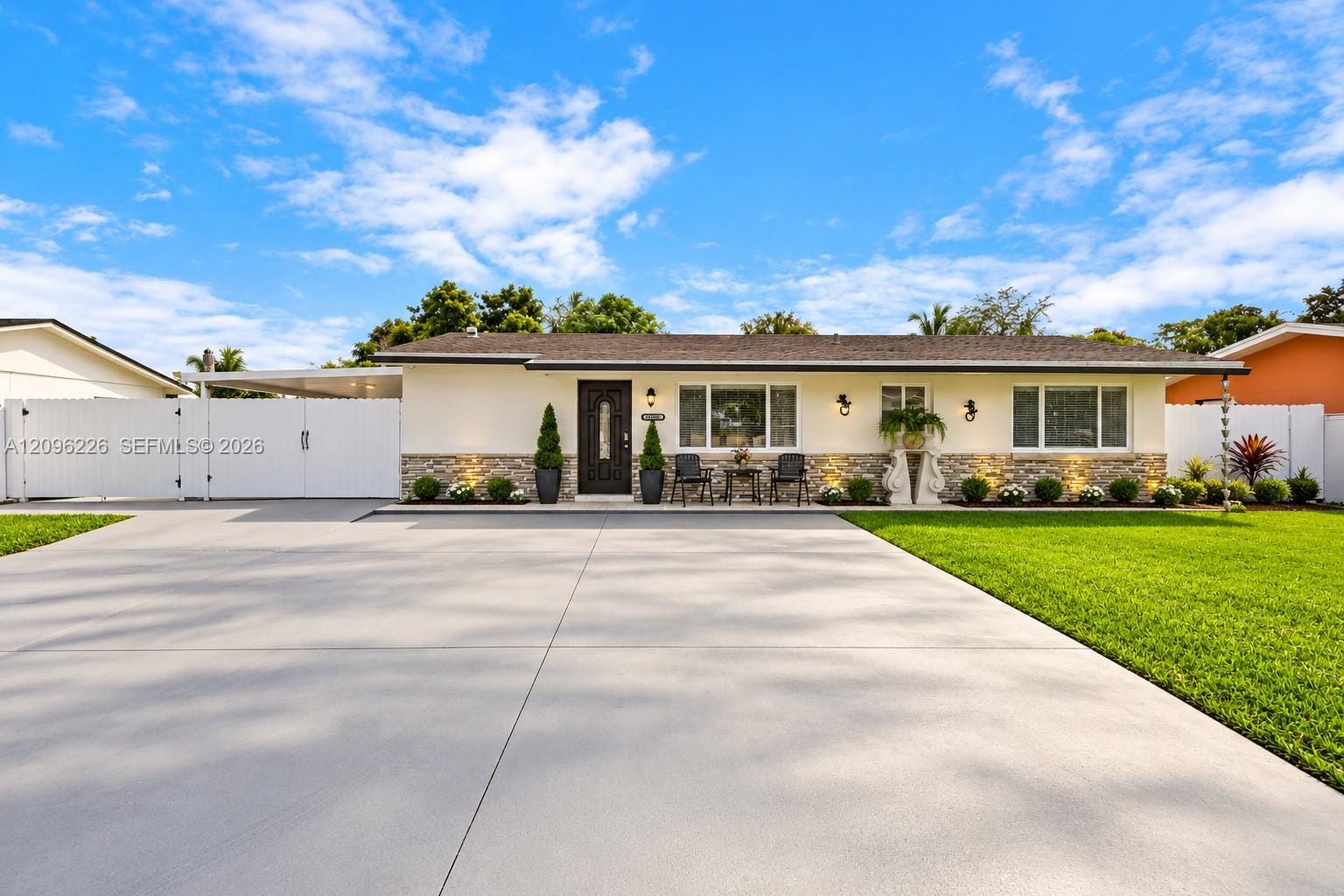 15405 SW 104th Avenue — photo 2