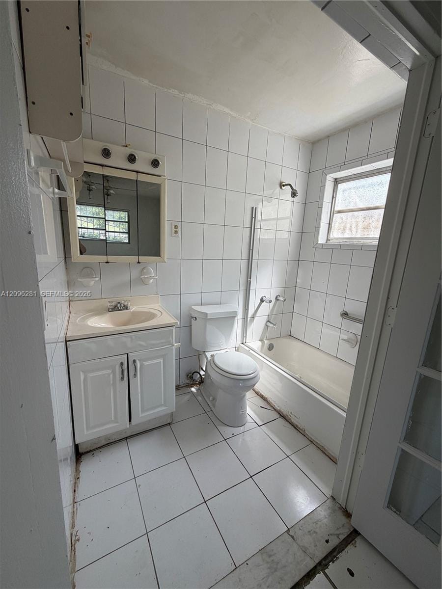 4824 NW 15th Court — photo 3