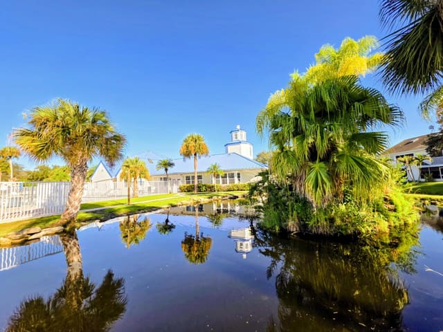 1867 AYNSLEY Way 2, Vero Beach, FL 32966