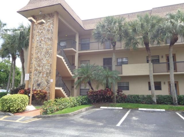 6090 N Sabal Palm Boulevard 304, Tamarac, FL 33319