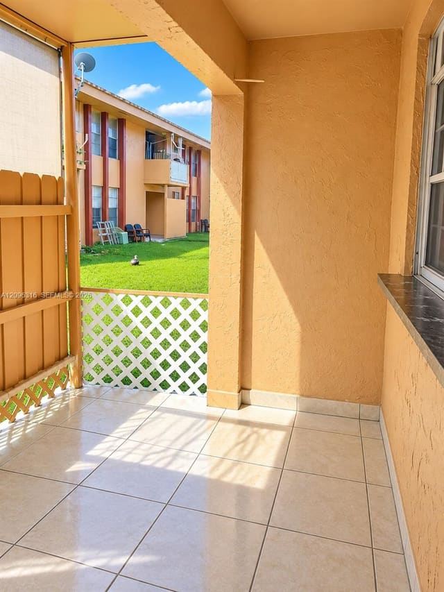 6850 W 14th Court B15, Hialeah, FL 33014
