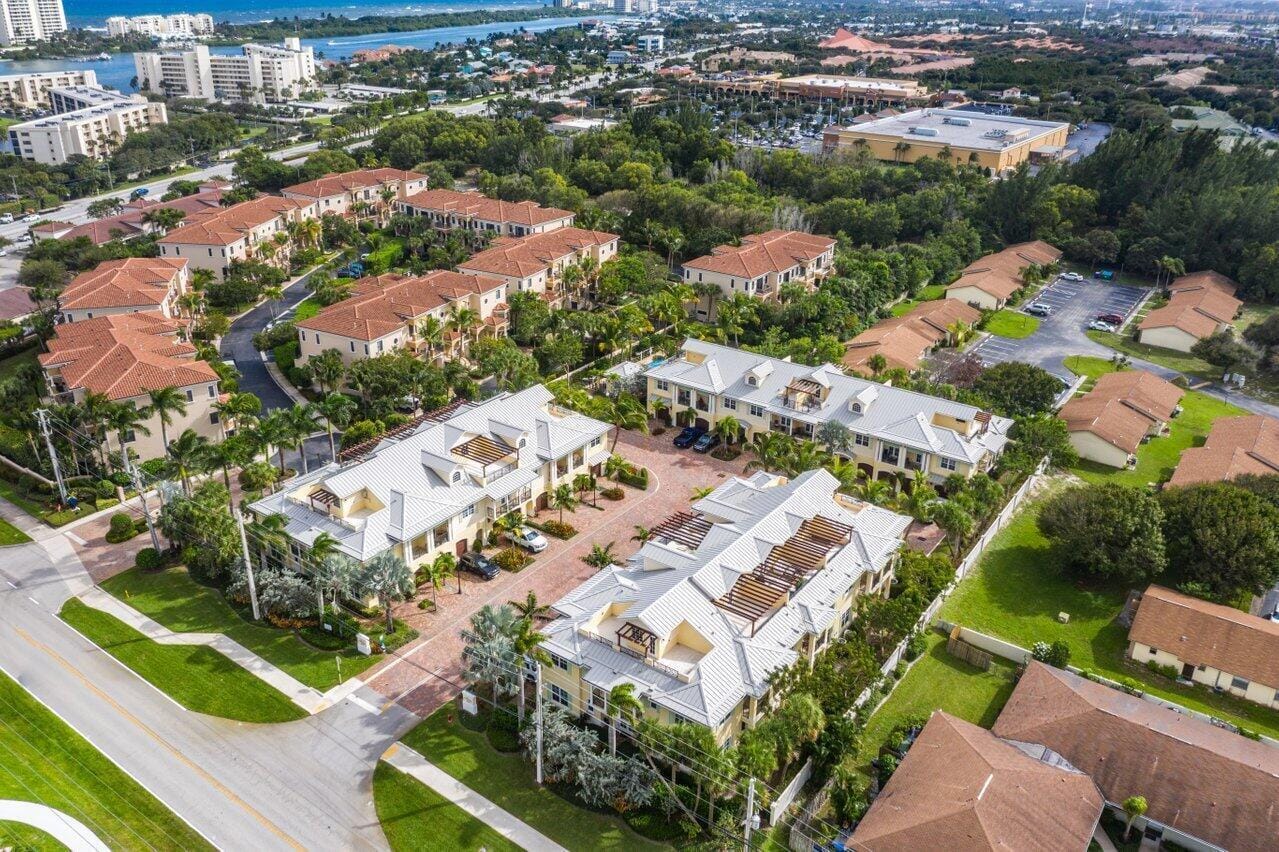 3770 County Line Road C2, Tequesta, FL 33469 photo 2