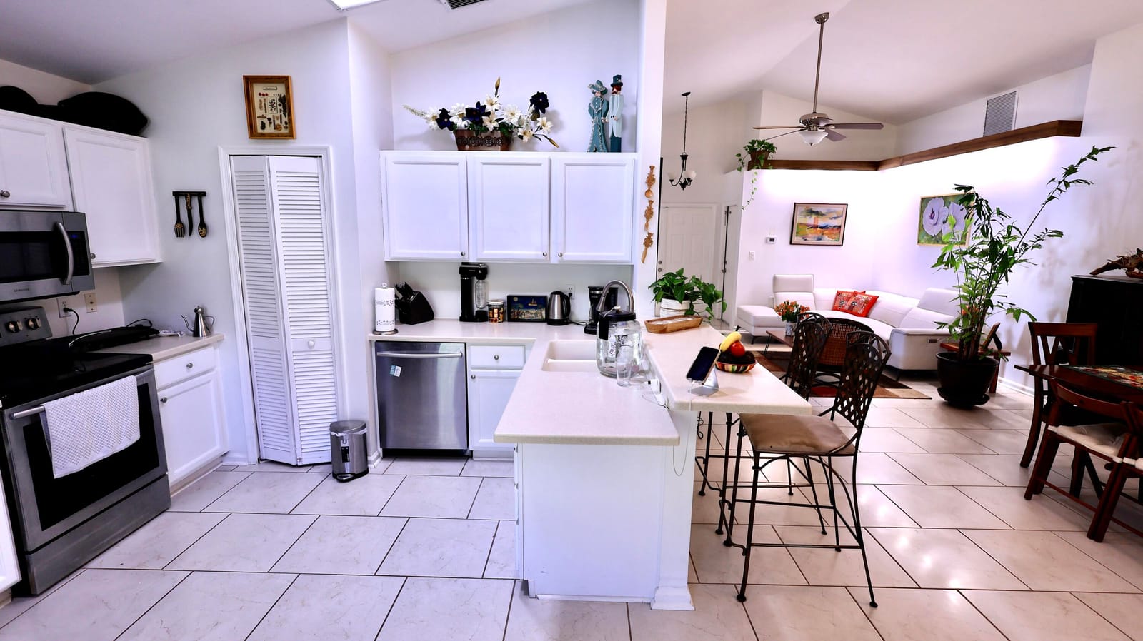 2220 Soundings Court — photo 3
