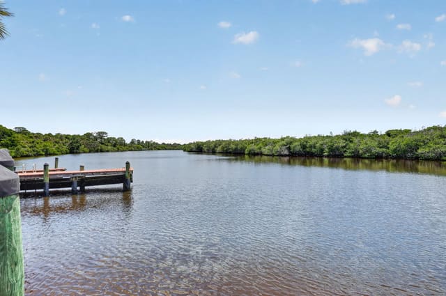 270 SW SOUTH RIVER Drive 204, Stuart, FL 34997