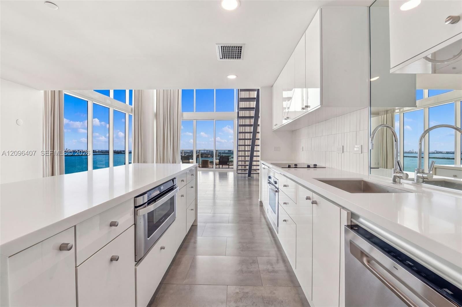 1040 Biscayne Boulevard 3704 — photo 8