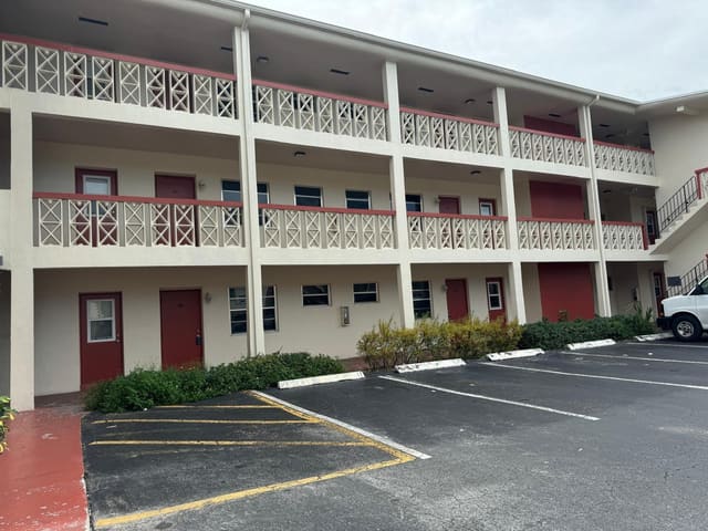 4730 NW 10TH Court 112, Plantation, FL 33313