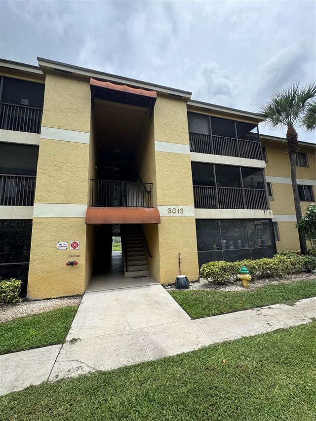 3013 N Oakland Forest Drive 106, Oakland Park, FL 33309
