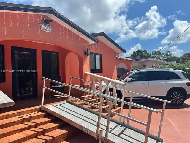 2331 SW 7th Street, Armour Manors, Miami, FL