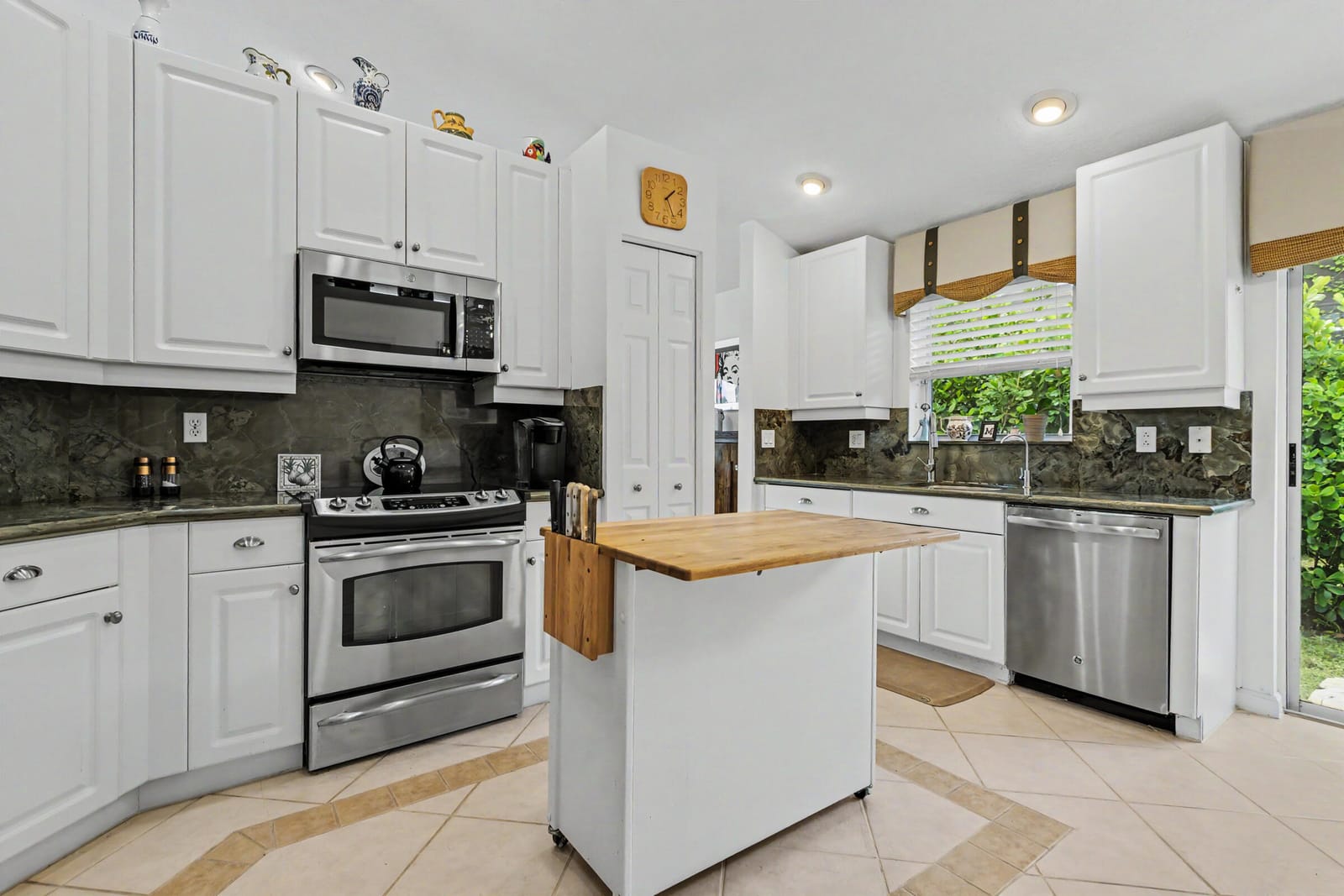 7021 FALLS Road E — photo 9