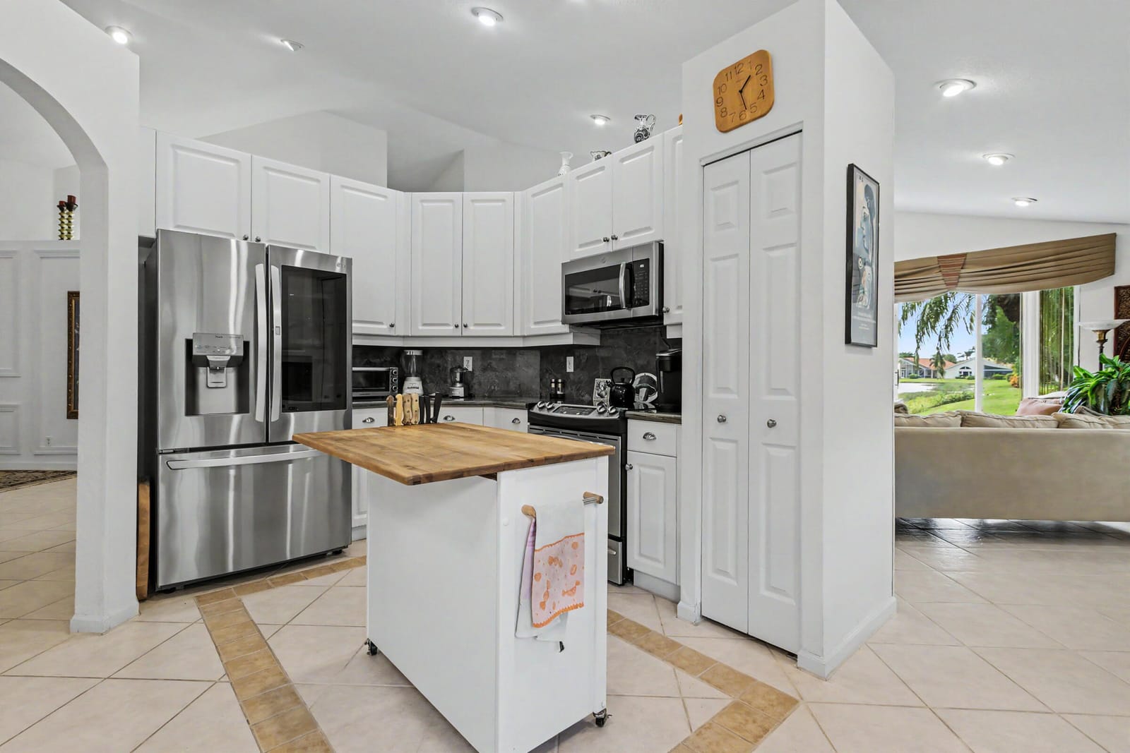7021 FALLS Road E — photo 10