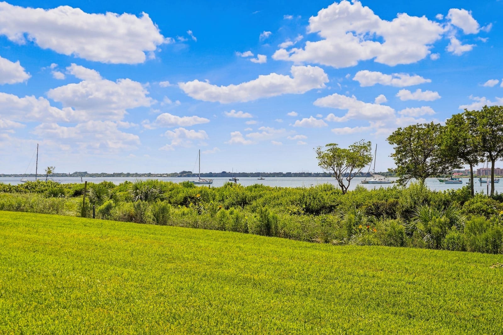 32 Harbour Isle Drive W 103, Fort Pierce, FL 34949 photo 22