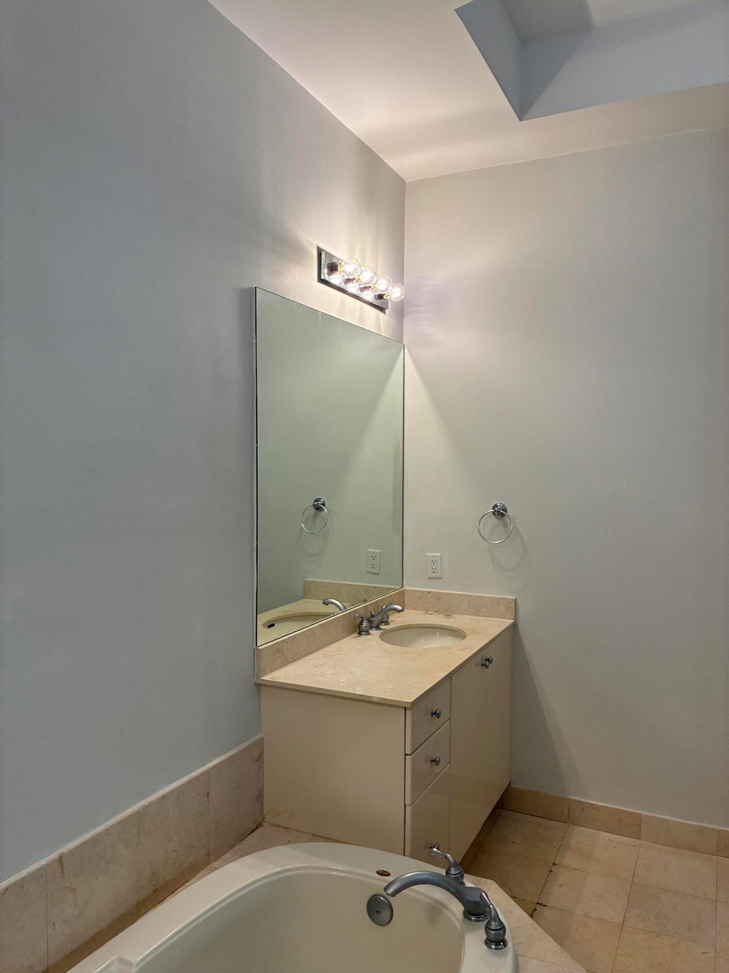 801 S OLIVE Avenue 437 — photo 8