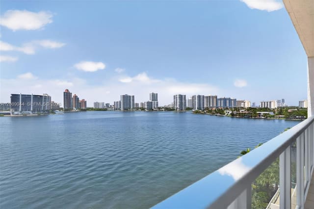 18100 N Bay Road 806, Sunny Isles Beach, FL 33160