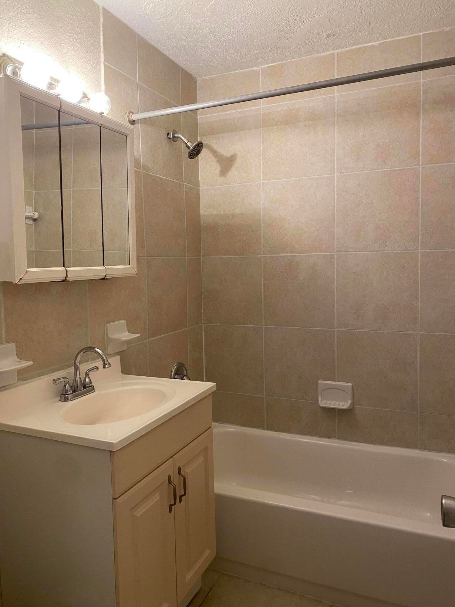 124 YACHT CLUB Drive 1, North Palm Beach, FL 33408 photo 2